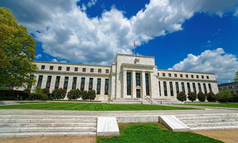 The Money Magic: How the Fed Helps Keep Prices Stable - Financespiders